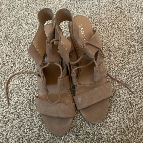 Nude lace up chunky heels - Picture 2 of 3